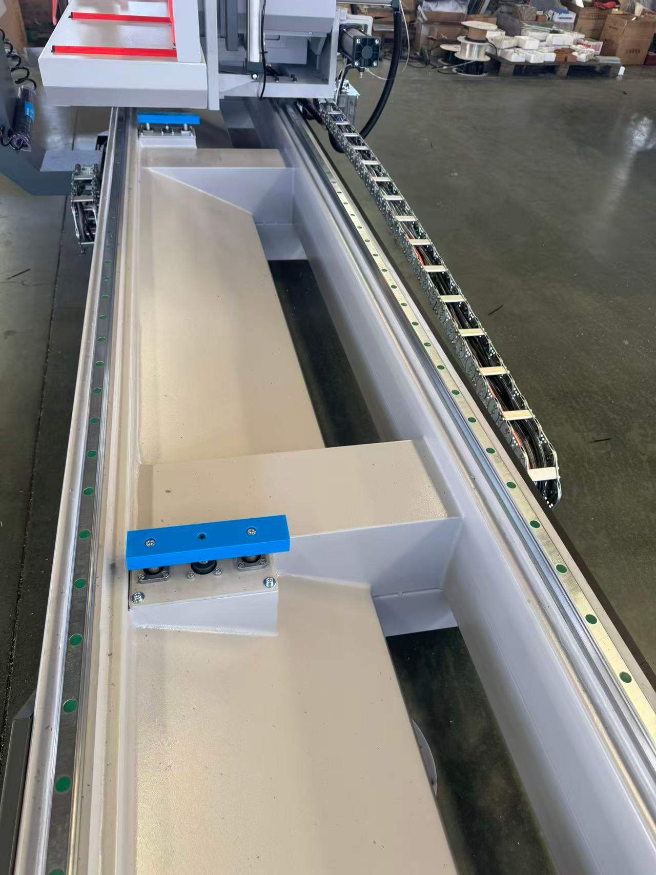 Gergaji Pusing Dalaman Ketepatan Tinggi 550 CNC (45°/90°)