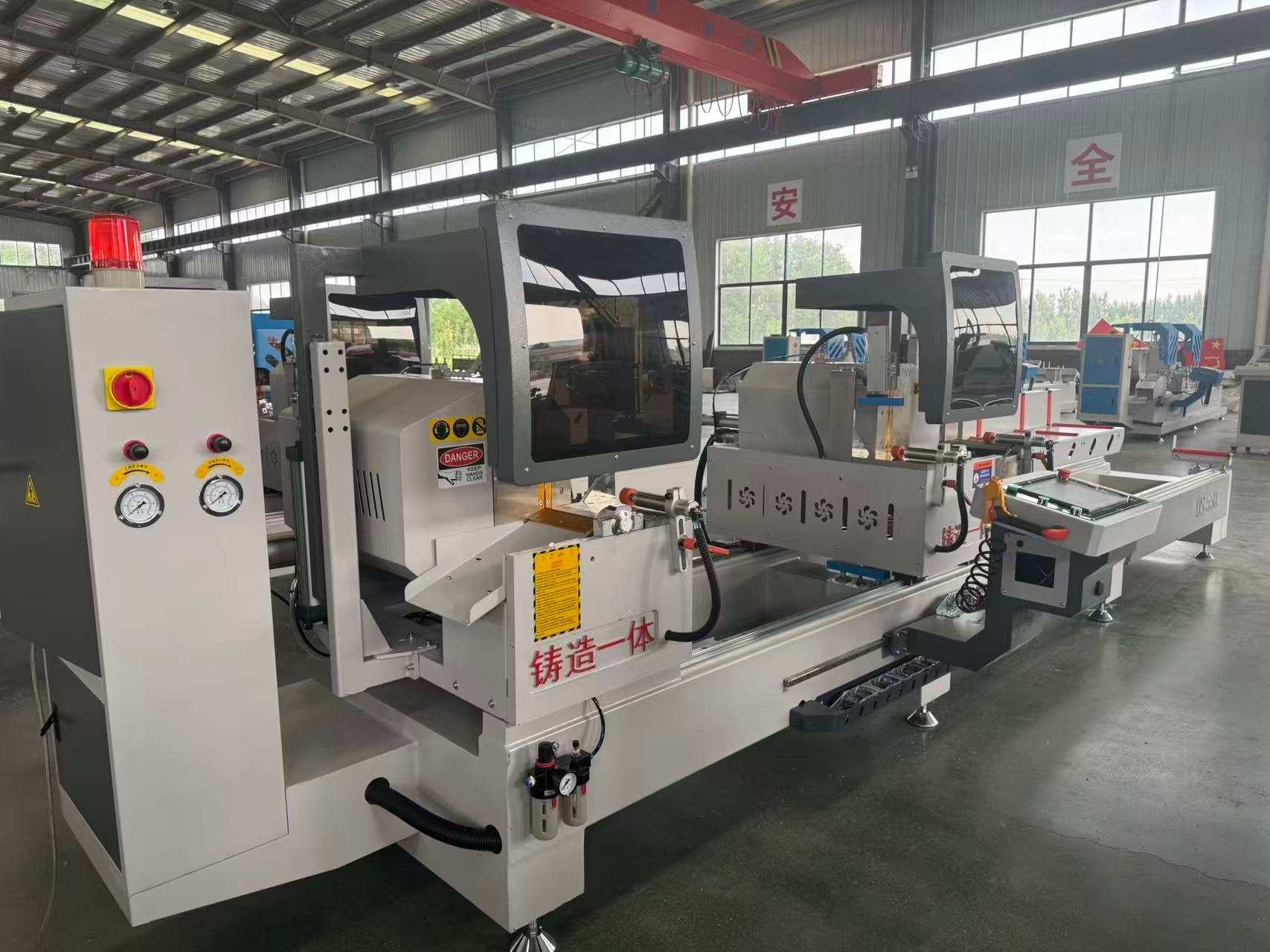 Gergaji Pemotong Ketepatan CNC 550, Panjang Tetap, 45°/90°