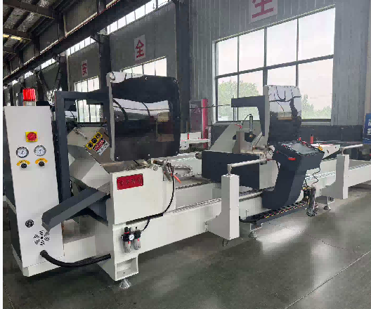 Gergaji Pemotong Dwi Kepala CNC ketepatan tinggi untuk Pemotongan 45° dan 90°