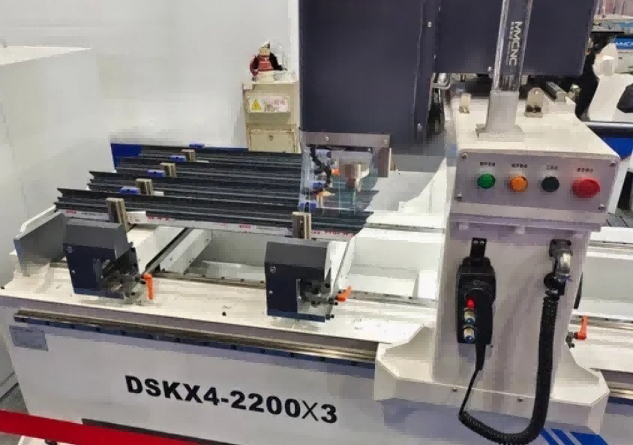 Mesin Penggerudi Dinding Tirai Aluminium CNC Ketepatan Tinggi Tugas Berat 4 Kepala
