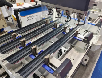 Mesin Penggerudi Dinding Tirai Aluminium CNC 4 Kepala Ketepatan